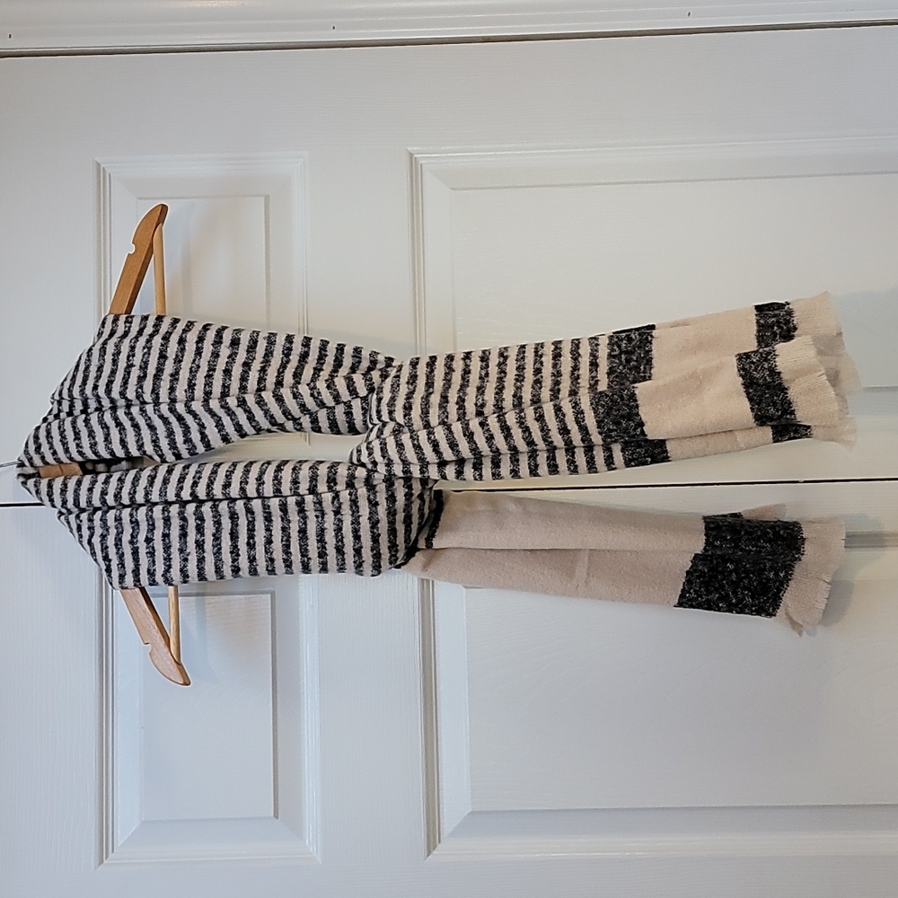 Vici Soft Blanket Scarf with Fringe NWOT